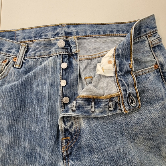 Levis 501 Jeans Men 36 Blue Straight Medium Wash Denim Button Fly Pants 36x30 - Picture 15 of 16